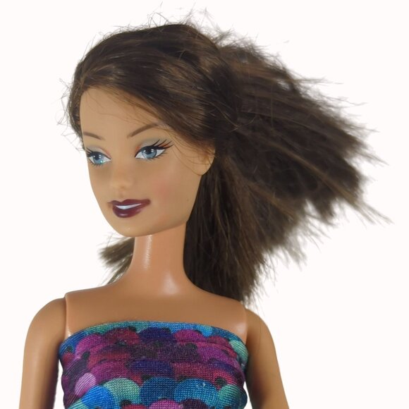 2005 City Style Asian Barbie Doll J0571 Redressed In Chic Top Shiny Pants - Picture 4 of 7